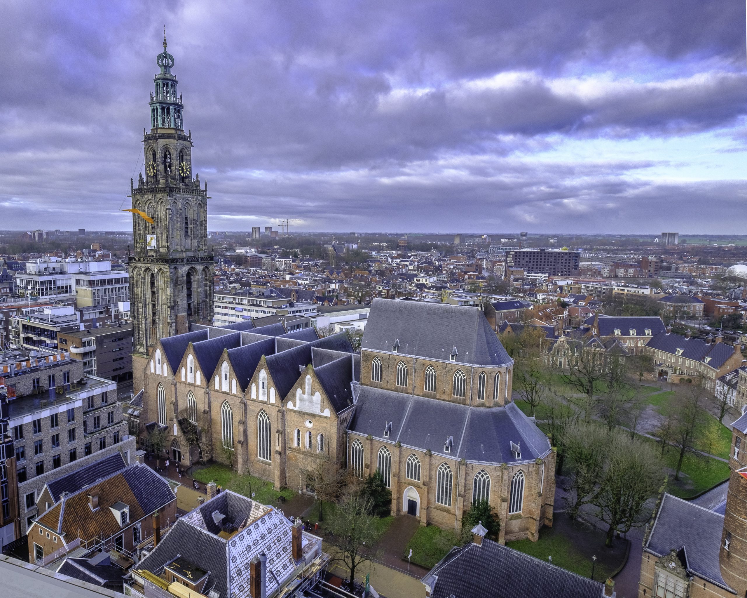 Martini Toren in Groningen als symbool voor lokale thuisbatterij installaties door Groenvolt