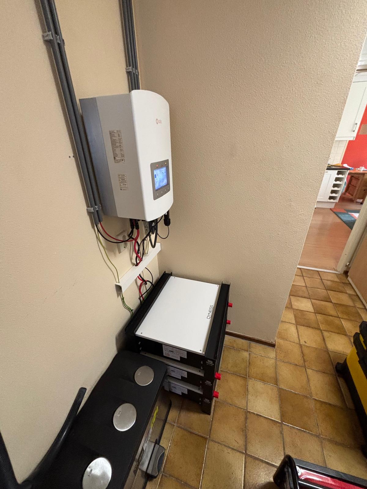 Thuisbatterij geïnstalleerd in nieuwe pekela door groenvolt